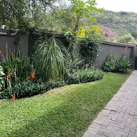 Toro Guest House Rustenburg Buitenkant foto