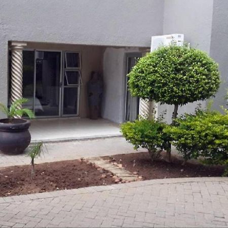 Toro Guest House Rustenburg Buitenkant foto