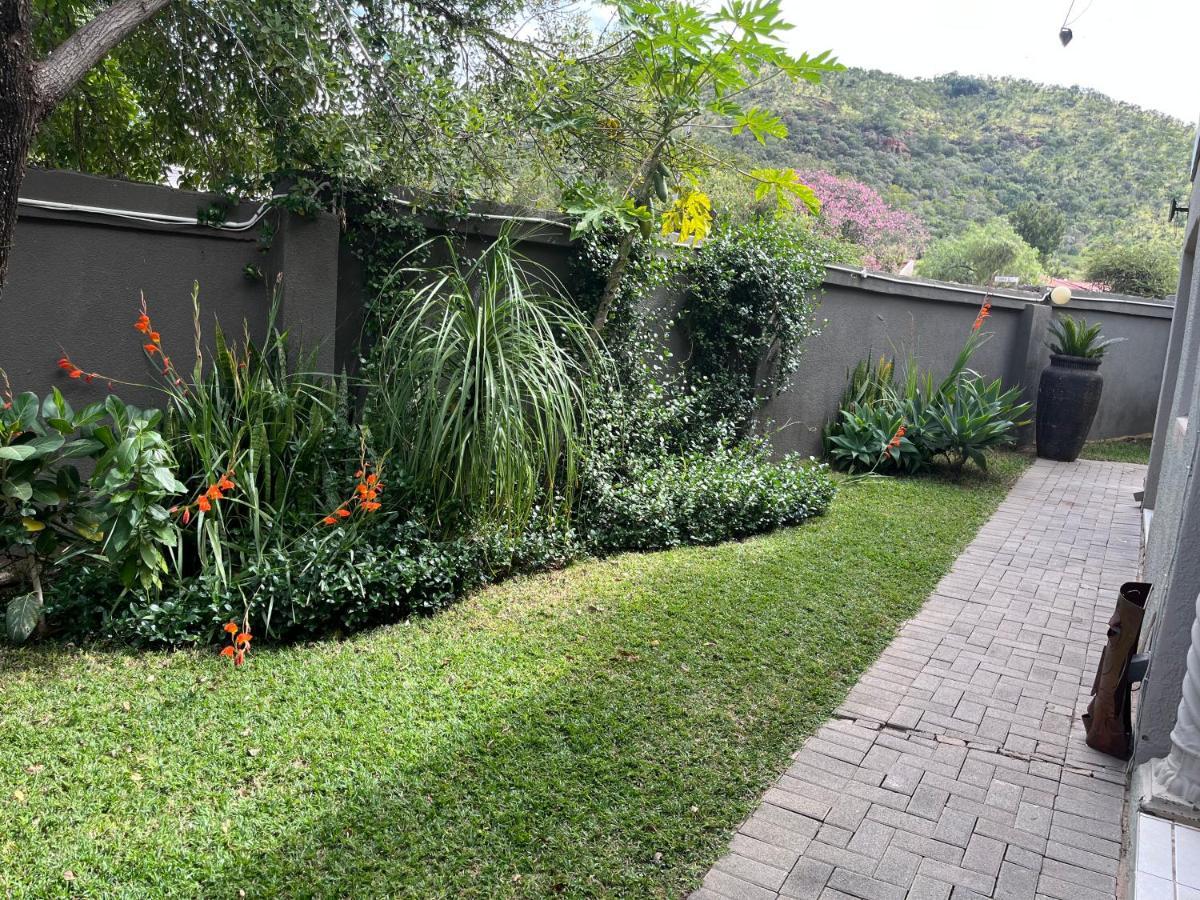Toro Guest House Rustenburg Buitenkant foto