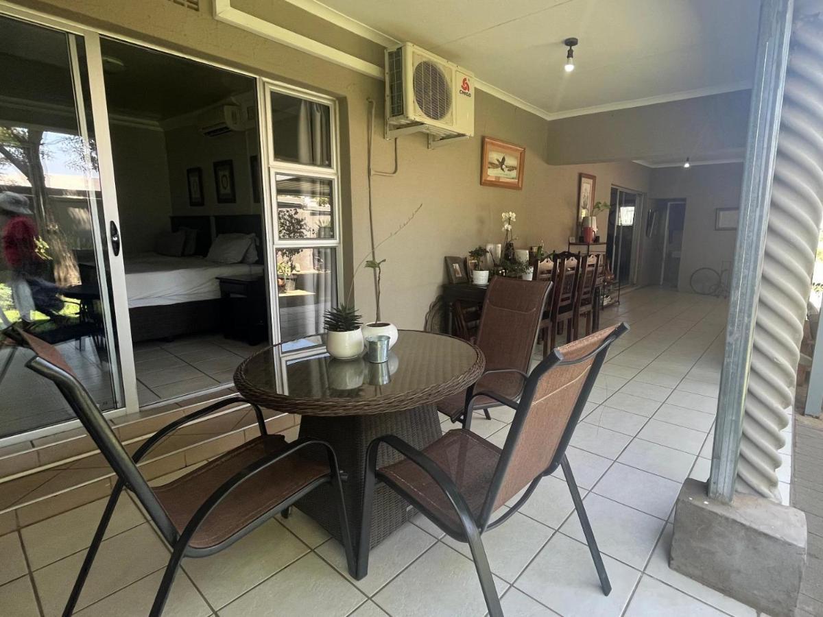 Toro Guest House Rustenburg Buitenkant foto