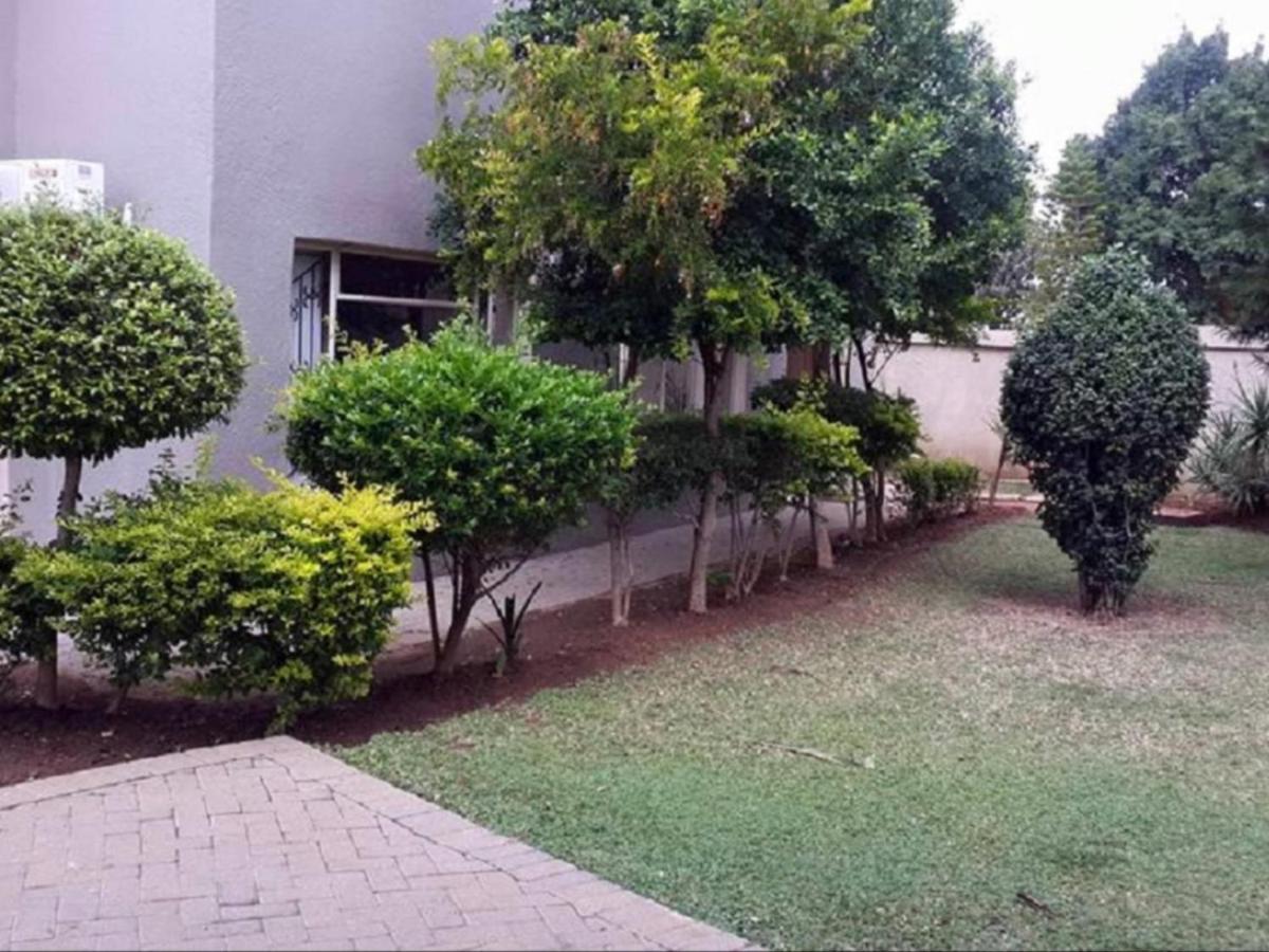 Toro Guest House Rustenburg Buitenkant foto