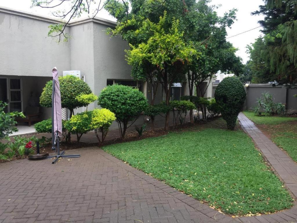 Toro Guest House Rustenburg Buitenkant foto