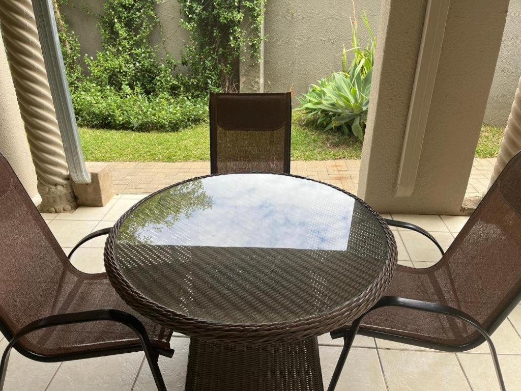 Toro Guest House Rustenburg Buitenkant foto
