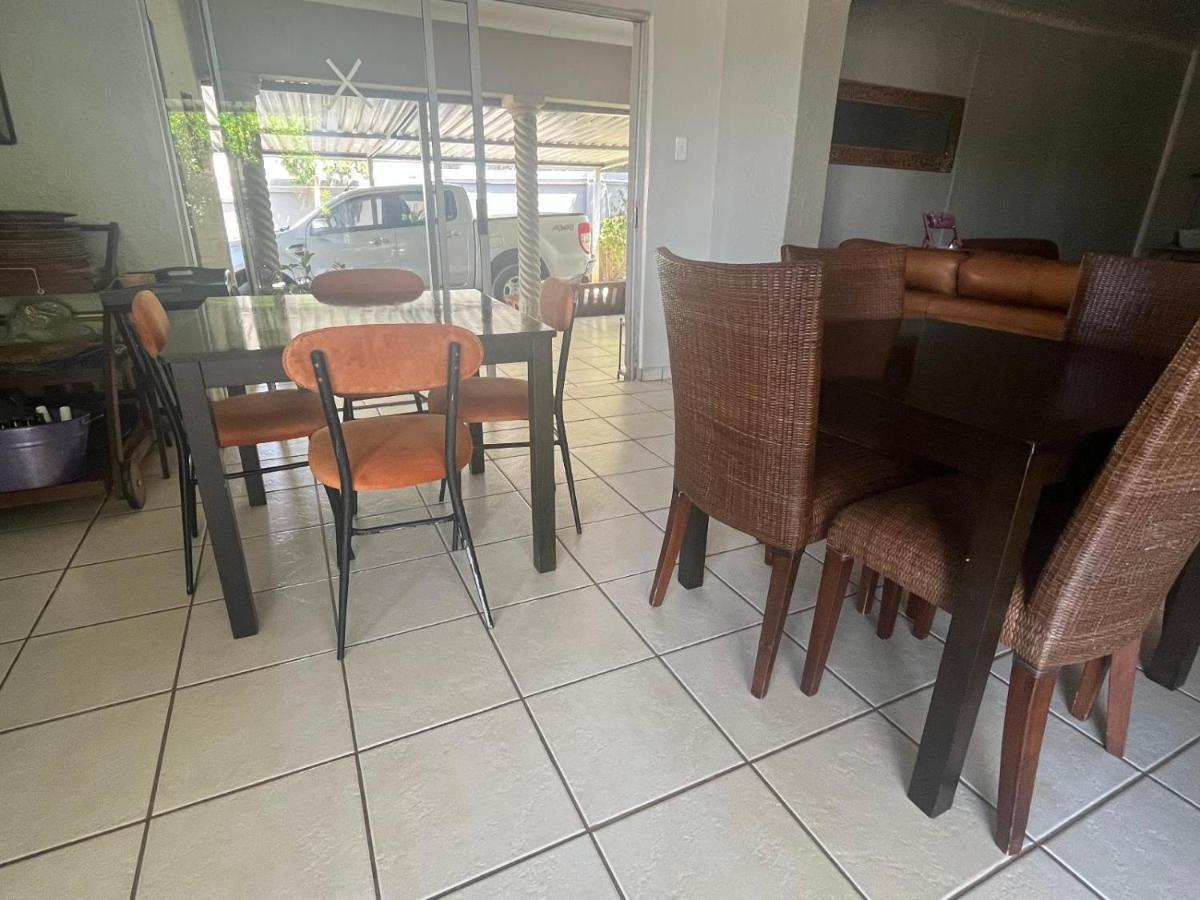 Toro Guest House Rustenburg Buitenkant foto