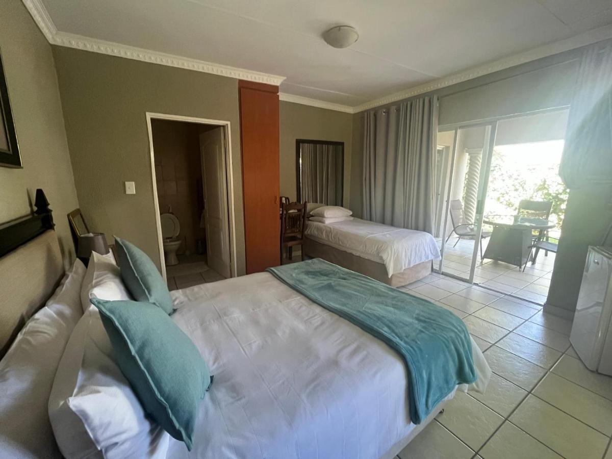 Toro Guest House Rustenburg Buitenkant foto