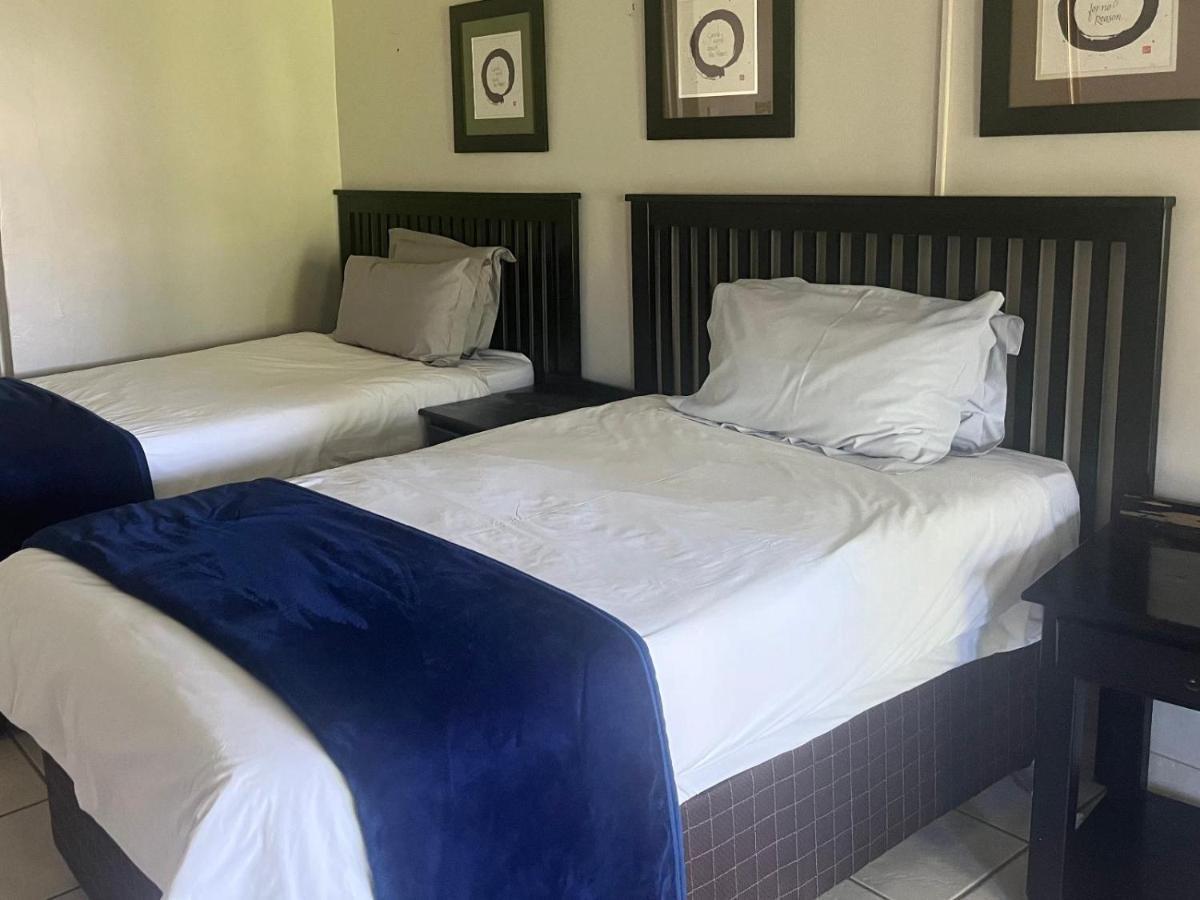 Toro Guest House Rustenburg Buitenkant foto