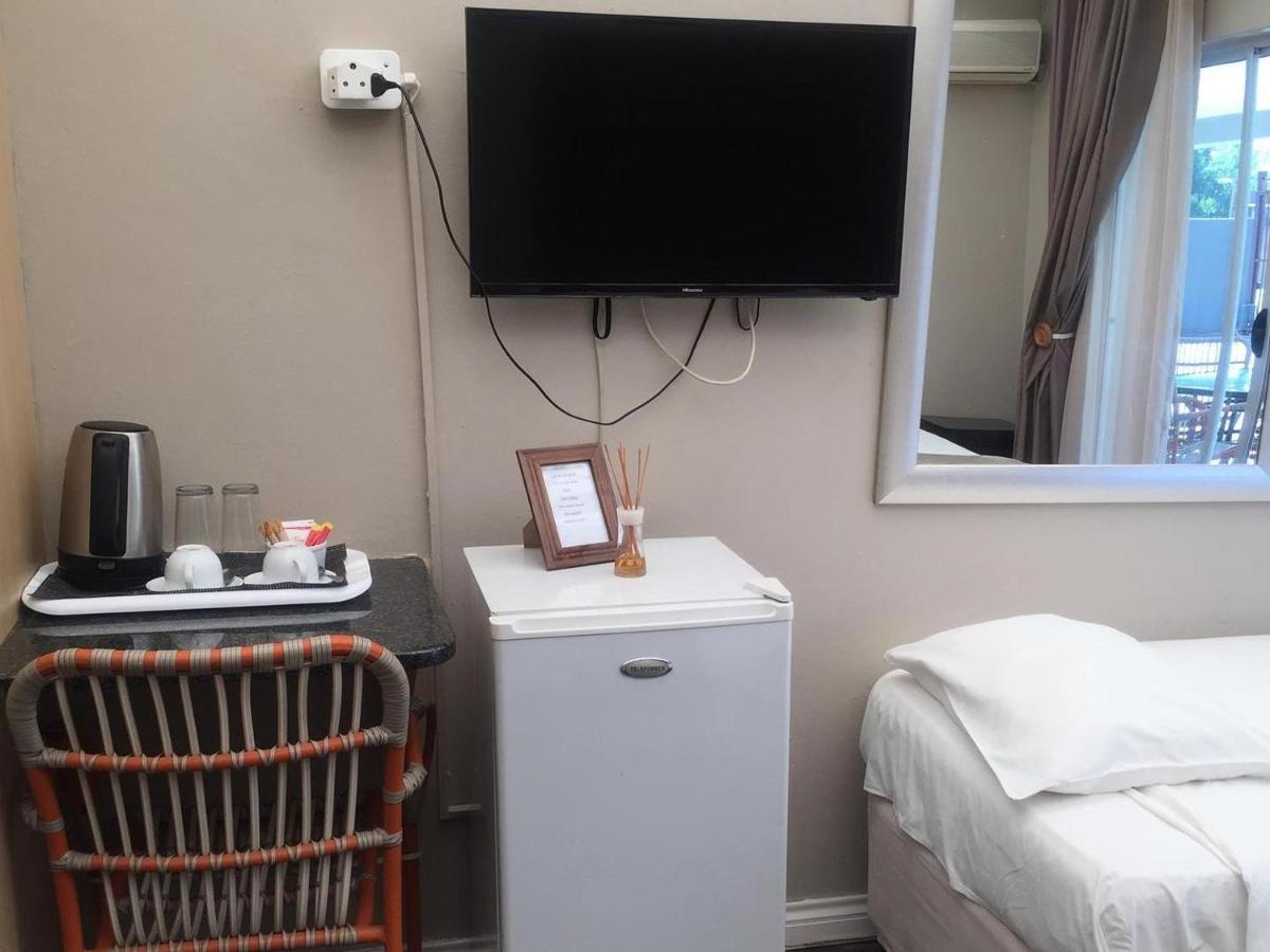 Toro Guest House Rustenburg Buitenkant foto