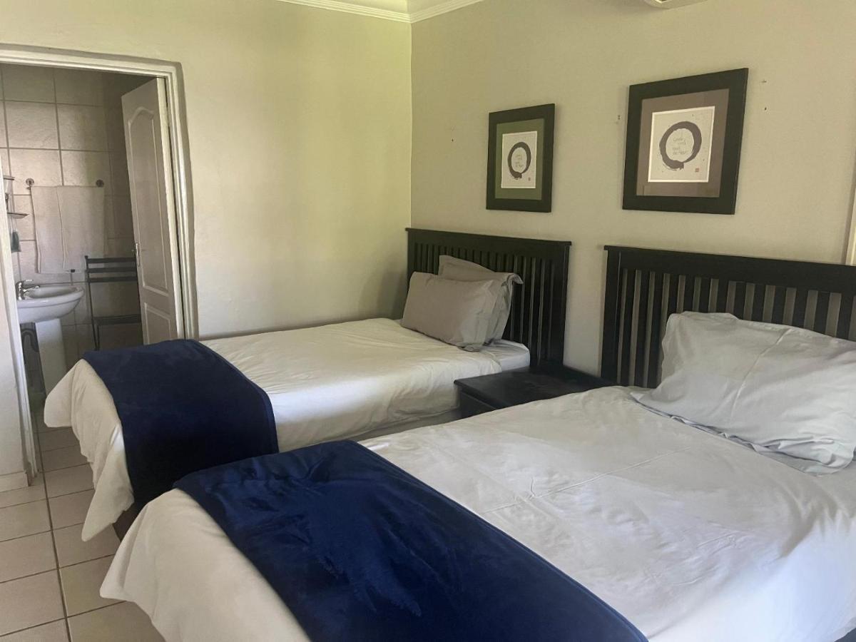 Toro Guest House Rustenburg Buitenkant foto