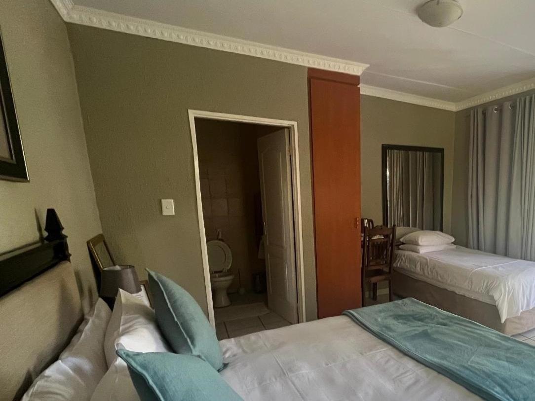 Toro Guest House Rustenburg Buitenkant foto