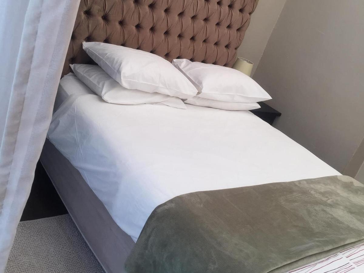 Toro Guest House Rustenburg Buitenkant foto
