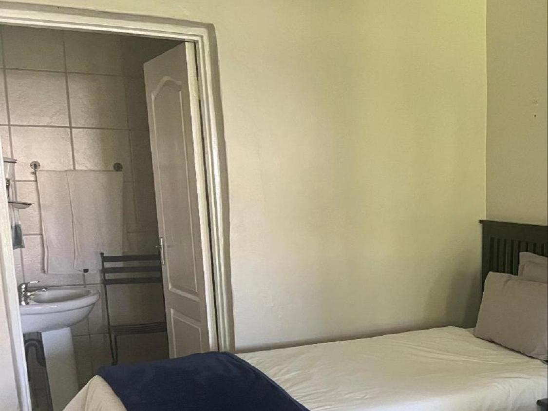 Toro Guest House Rustenburg Buitenkant foto